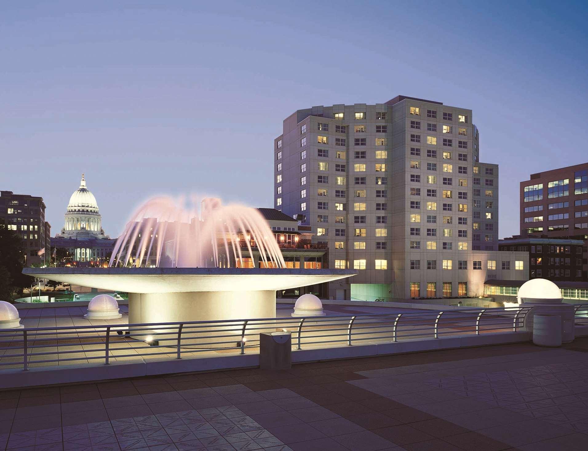 Hilton Madison Monona Terrace Hotel Buitenkant foto